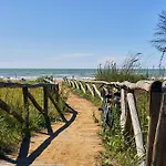 Spacious Seaside Flat For Large Families * 比比翁