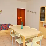 Spacious Seaside Flat For Large Families * 比比翁