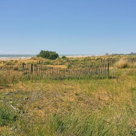Spacious Seaside Flat For 7 Guests - Beahost
