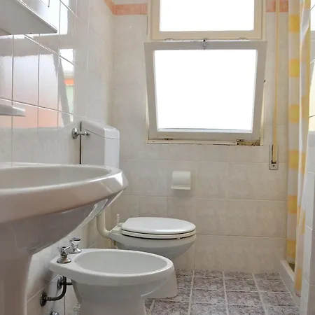 Spacious Seaside Flat For 7 Guests - Beahost * 비비오네